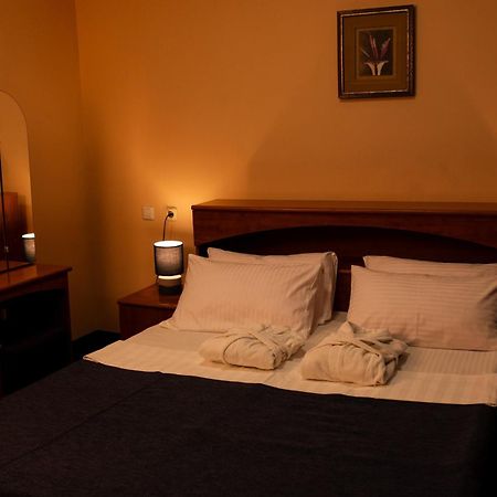 Aktobe Hotel Екстериор снимка