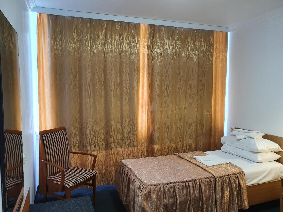 Aktobe Hotel Екстериор снимка