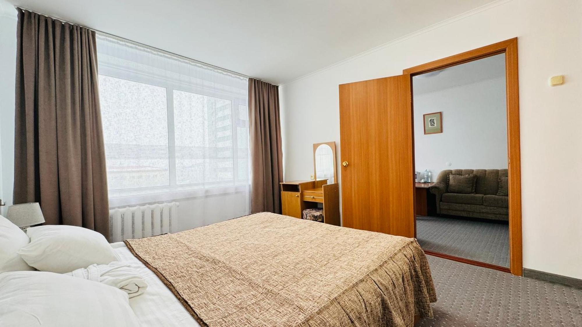 Aktobe Hotel Екстериор снимка