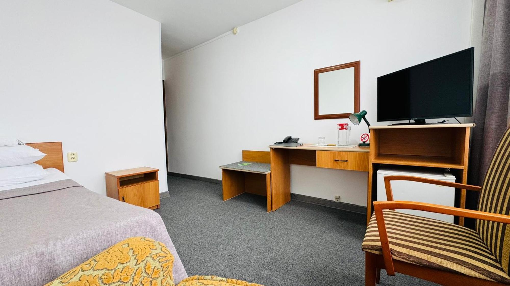 Aktobe Hotel Екстериор снимка