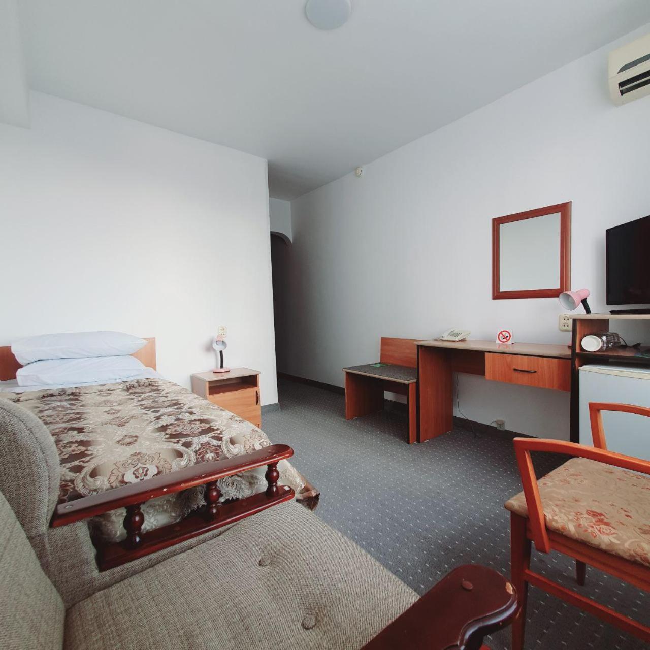 Aktobe Hotel Екстериор снимка