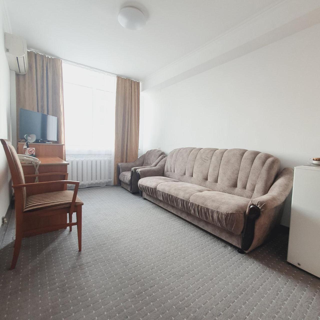 Aktobe Hotel Екстериор снимка