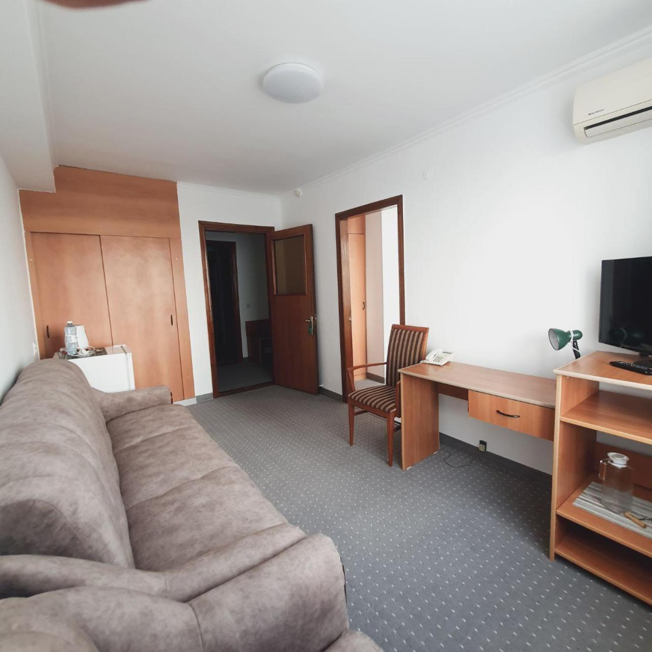 Aktobe Hotel Екстериор снимка