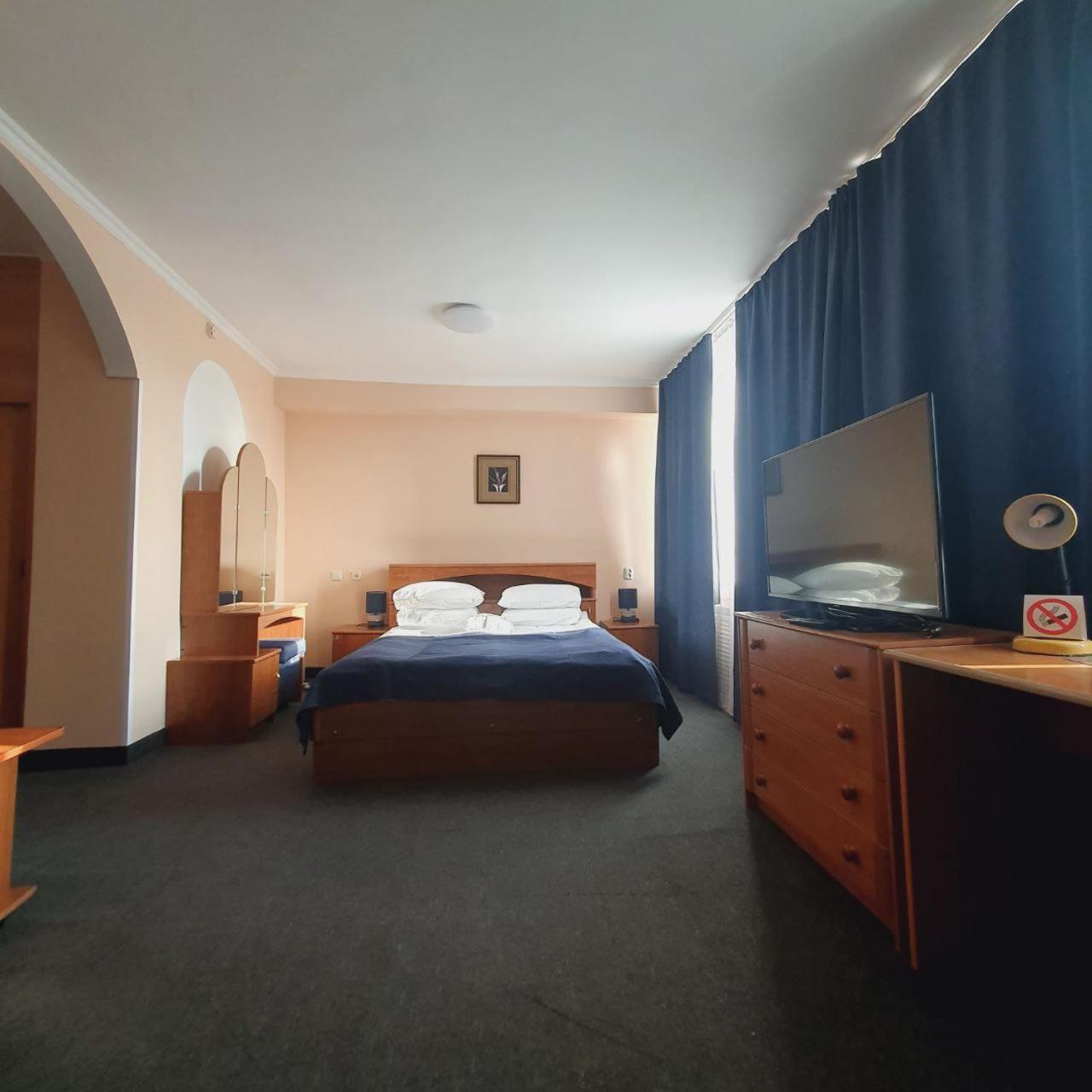 Aktobe Hotel Екстериор снимка