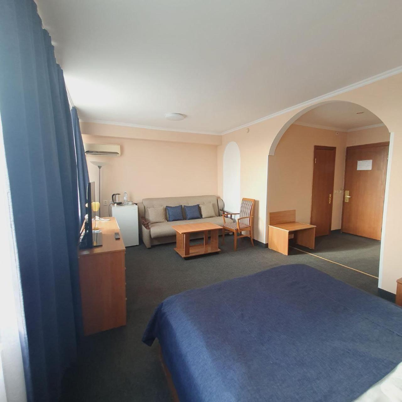Aktobe Hotel Екстериор снимка