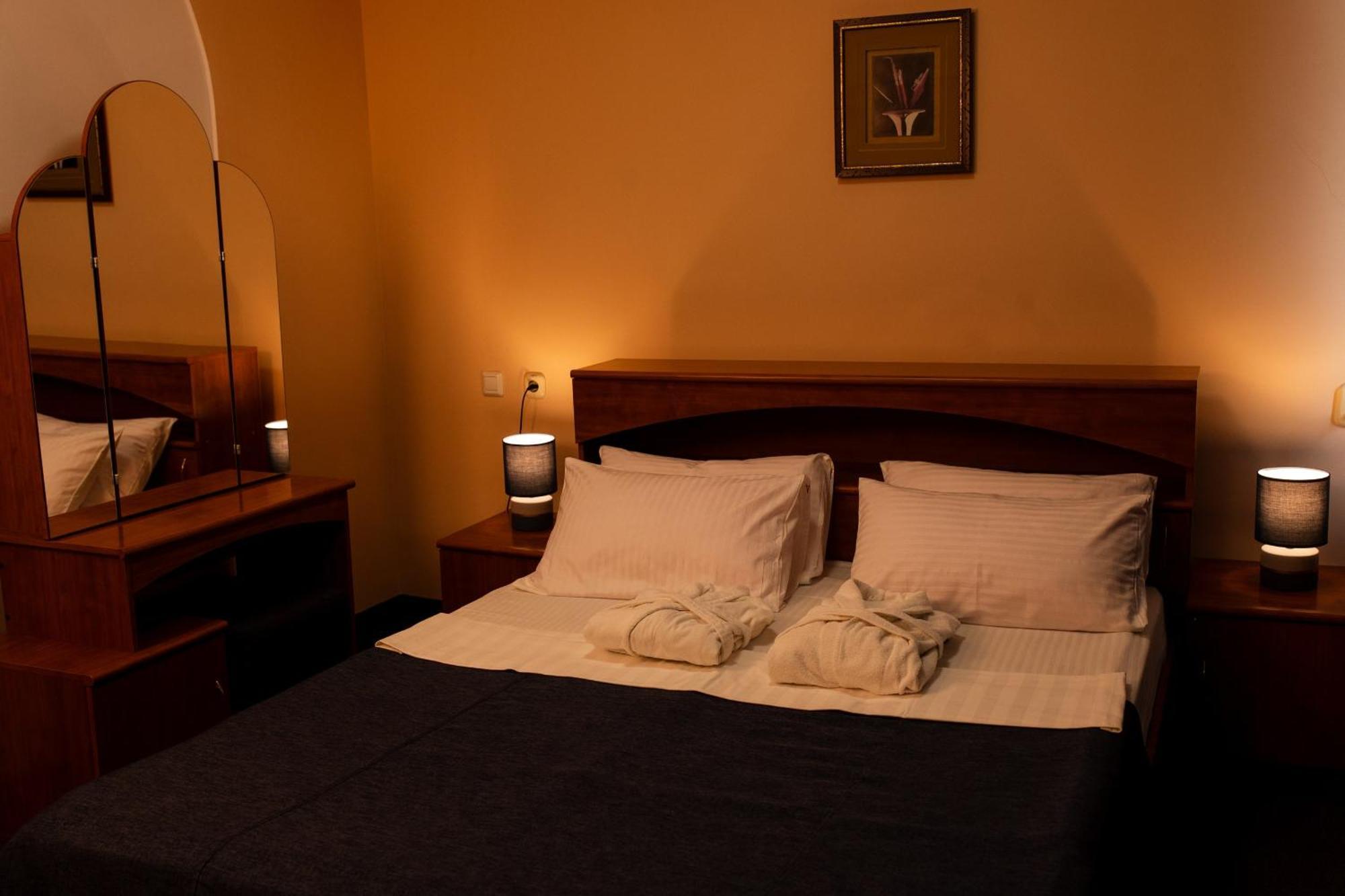 Aktobe Hotel Екстериор снимка