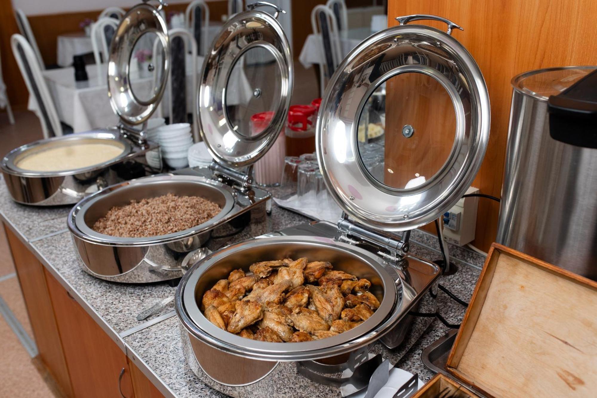 Aktobe Hotel Екстериор снимка