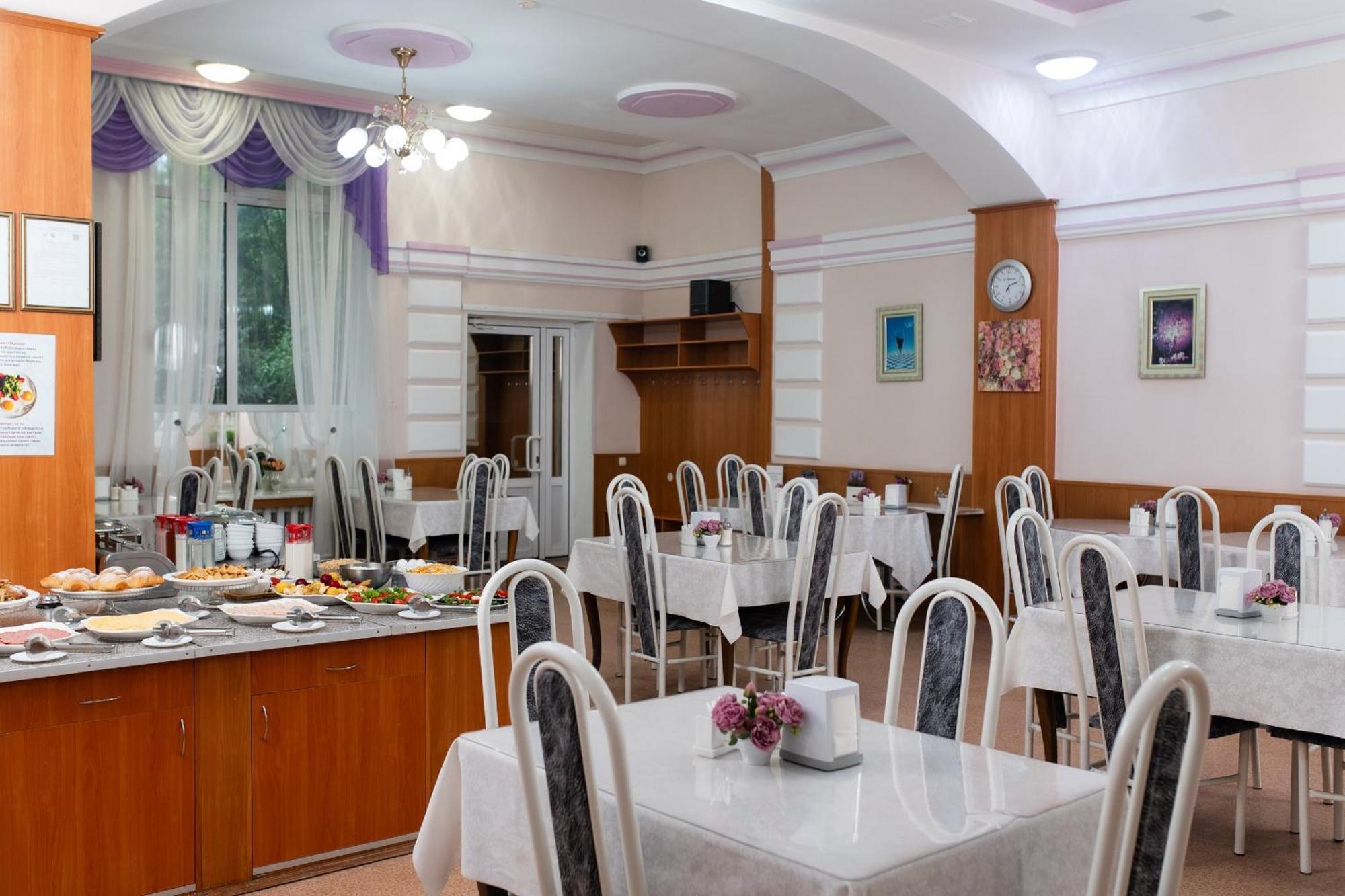 Aktobe Hotel Екстериор снимка