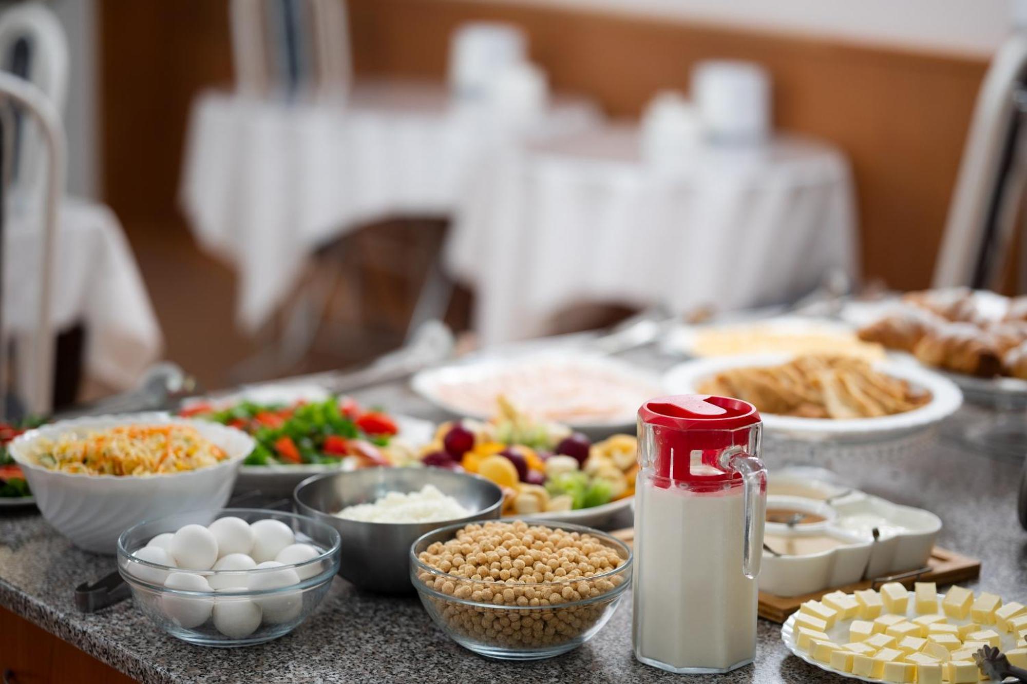 Aktobe Hotel Екстериор снимка