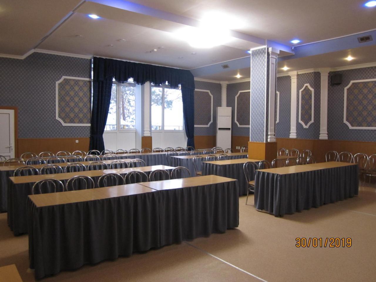 Aktobe Hotel Екстериор снимка