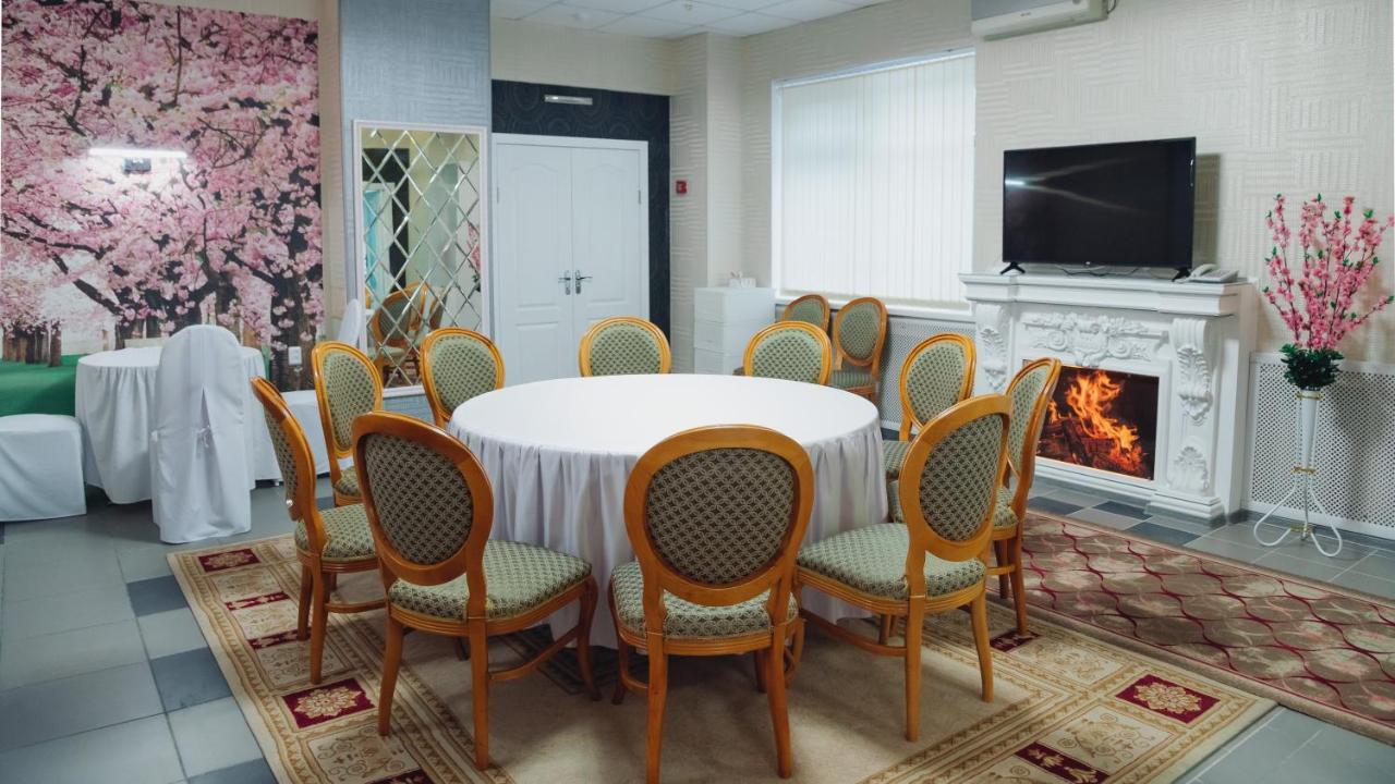 Aktobe Hotel Екстериор снимка