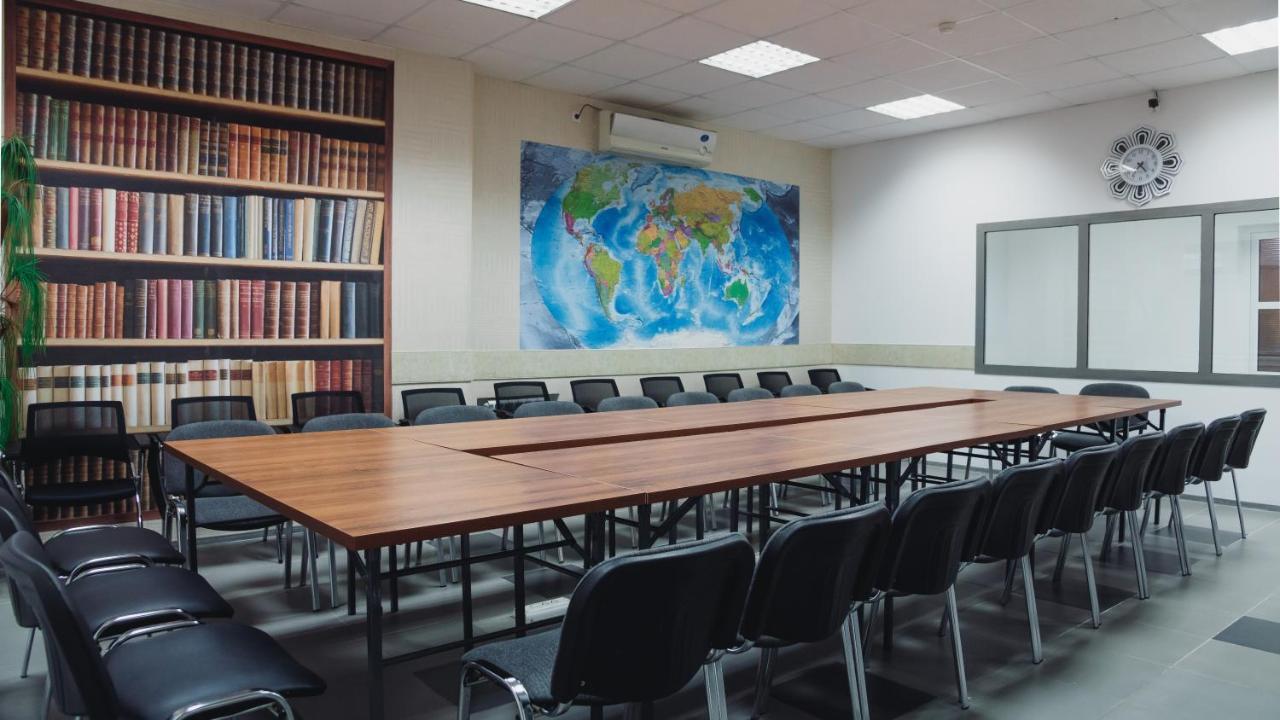 Aktobe Hotel Екстериор снимка