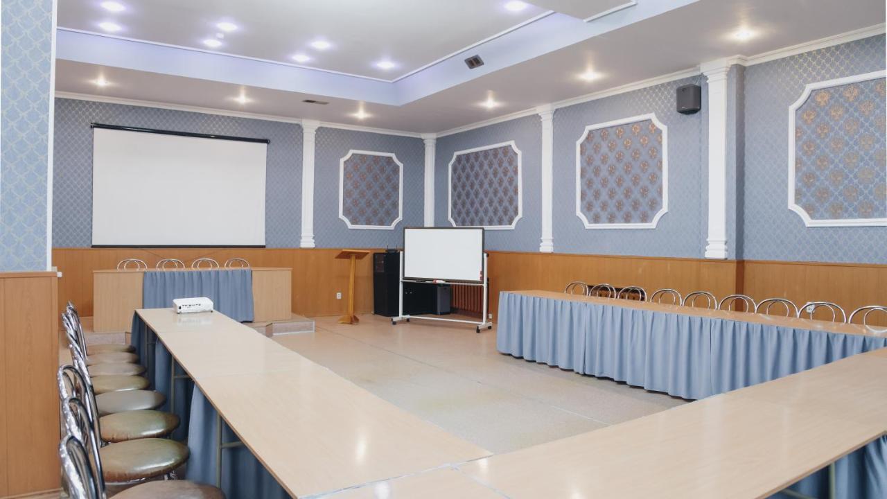 Aktobe Hotel Екстериор снимка