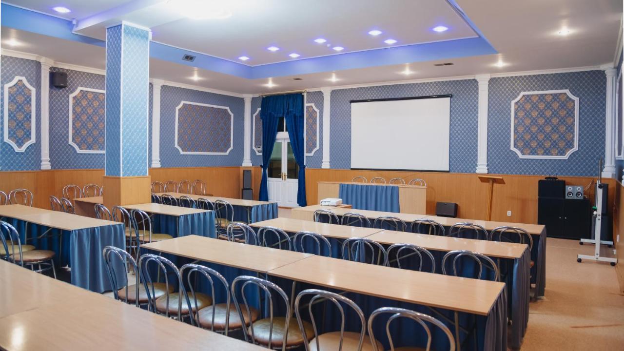 Aktobe Hotel Екстериор снимка