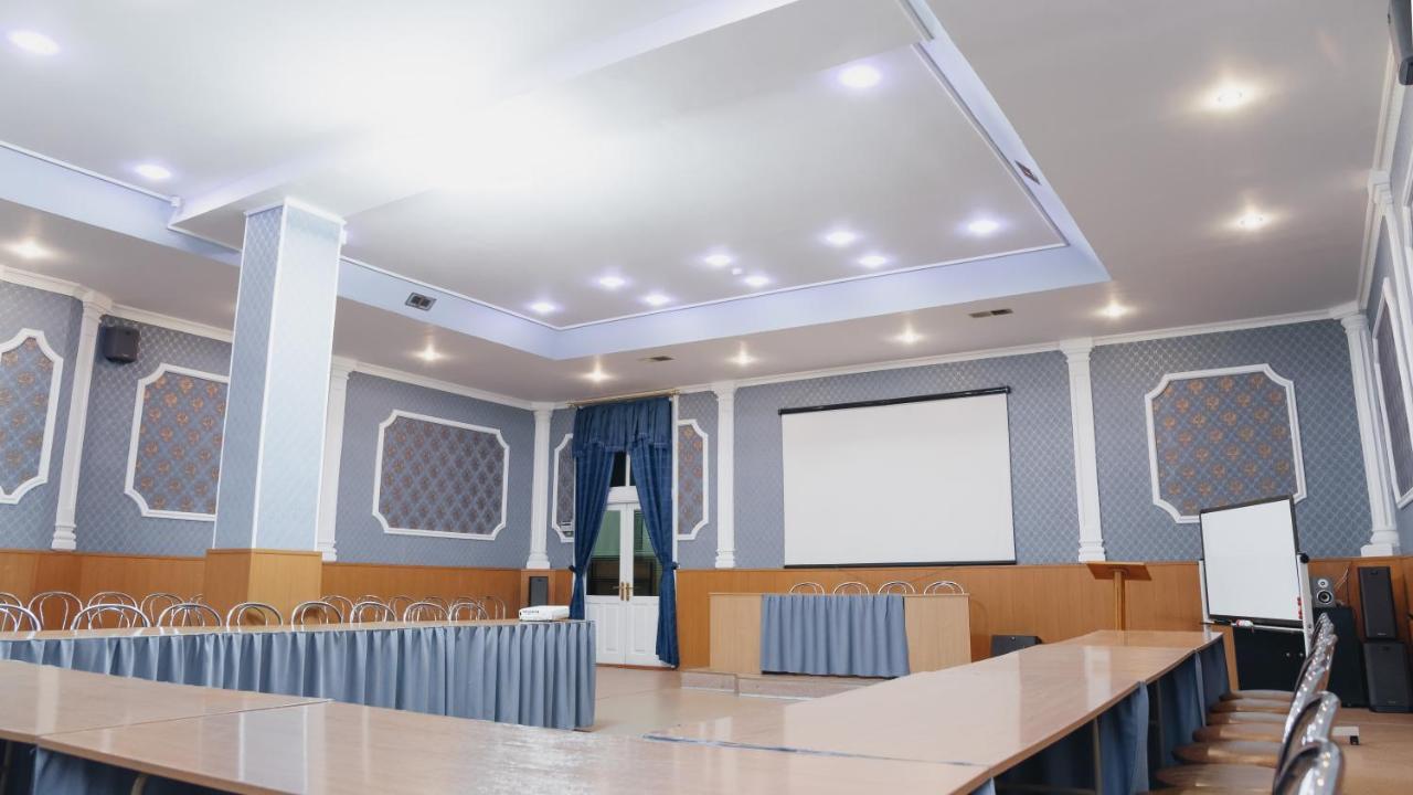 Aktobe Hotel Екстериор снимка