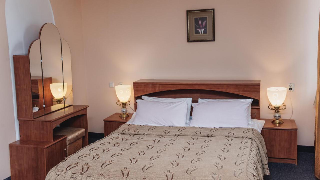 Aktobe Hotel Екстериор снимка