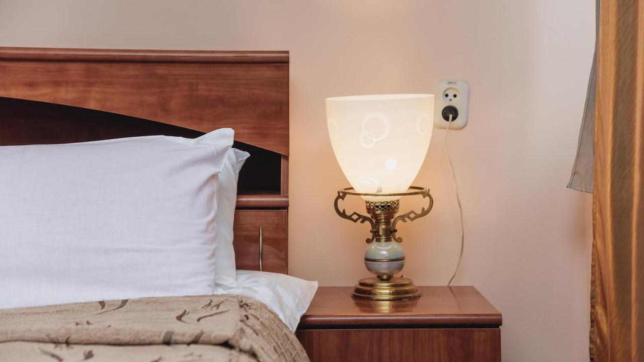 Aktobe Hotel Екстериор снимка